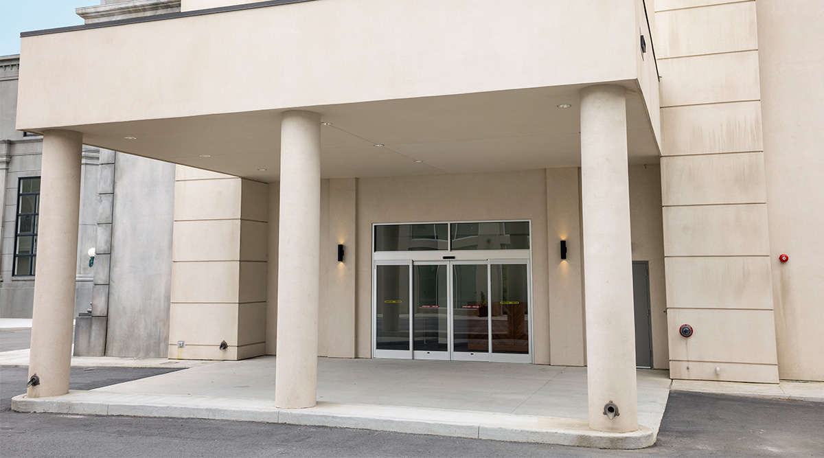 Backlot hospital exterior entrance